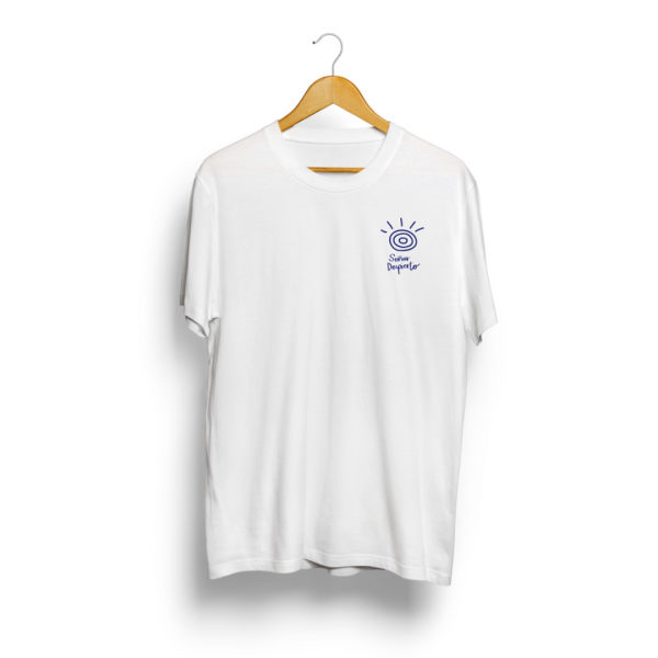 Camiseta blanca con logo de Fundación Soñar Despierto